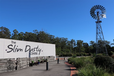 20220711-Slim Dusty Centre exterior-RAW.jpg