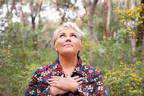 Melinda Schneider colour.jpg